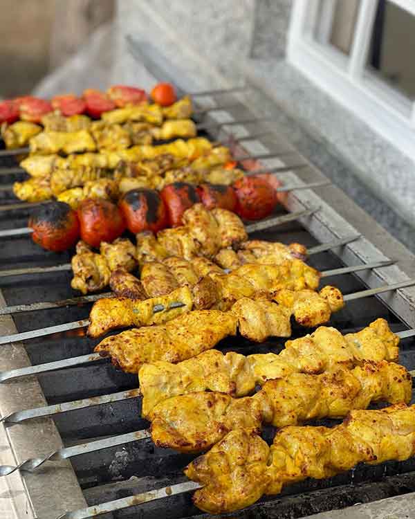 جوجه کباب را در چه موادی بخوابانیم جوجه کباب با طعم جدید بهترین سس برای جوجه کباب دلیل زدن ماست به جوجه کباب جوجه کباب آبدار طرز تهیه جوجه کباب رستورانی تصویری انواع مزه دار کردن جوجه کباب فیلم طرز تهیه جوجه کباب زعفرانی