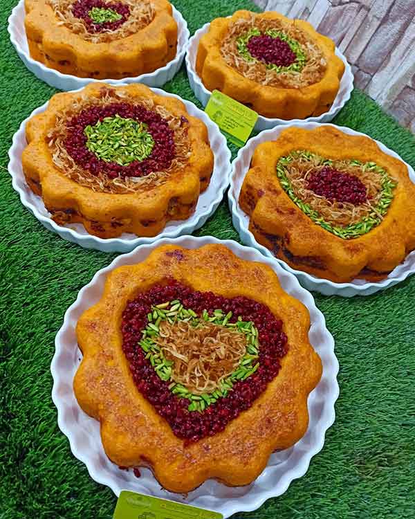 <h1 style="text-align: center;">تعبیر خواب معشوق ابن سیرین</h1> <p style="text-align: center;"><img class="alignnone wp-image-2351 size-full" data-src="http://elimag.ir/wp-content/uploads/2023/05/mashoogh.jpg" alt="تعبیر خواب دیدن معشوق قدیمی در خانه تعبیر خواب دیدن معشوق حضرت یوسف تعبیر خواب دیدن عشق قدیمی با دیگری تعبیر خواب معشوق قدیمی نی نی سایت تعبیر خواب عشق قدیمی که ازدواج کرده تعبیر خواب دیدن عشق یک طرفه تعبیر خواب عشق قدیمی که ناراحت است تعبیر خواب دیدن معشوق در مهمانی" width="600" height="1034" /></p> اگر در خواب عاشق شدن به تصویر آمده، ممکن است نشانگر حریصی و نیازمندی در زندگی شما باشد. اگر در خواب عاشق چیزی حرام می‌شوید، این ممکن است نشانه‌ای از از دست دادن دین و ایمان شما باشد. اگر در خواب به معشوق خود می‌رسیدید، این ممکن است نشانگر کسب سود و منفعت باشد. اگر در خواب برای معشوق خود گریه می‌کردید، این خواب ممکن است نشانه‌ای از رضایت و خشنودی شما با زندگی باشد. <h3><strong><span style="color: #008080;">تعبیر خواب دیدن معشوق قدیمی در خانه</span></strong></h3> در خواب دیدن معشوق قدیمی در خانه می‌تواند به معنای یادآوری خاطرات قدیمی و عشقی باشد که در گذشته تجربه کرده‌اید. این خواب ممکن است نشانگر احساسات شما نسبت به گذشته باشد و به عنوان یک ترغیب به دوباره به یادآوری این خاطرات و تجدید نظر در این احساسات تفسیر شود. همچنین، این خواب می‌تواند نشانگر علاقه شما به این شخص باشد و به معنای تمایل شما به بازگشت به رابطه قبلی تفسیر شود. <h3><strong><span style="color: #008080;">تعبیر خواب دیدن معشوق حضرت یوسف</span></strong></h3> با توجه به تفاوت‌های فردی، معنی و تعبیر خواب عشق ممکن است در برخی موارد متفاوت باشد، اما در کل، خواب عشق به عنوان نشانه‌ای از درگیری‌ها و مشکلات عاطفی در تعبیر رویاها مطرح است. اگر در خواب به شخصی علاقمند شدید، این می‌تواند نشانه‌ای برای شما باشد که باید احساساتتان را بررسی کنید و ارزیابی کنید. شاید شما به دلیل شرایط خاصی درگیری‌هایی در زندگی عاطفی خود داشته باشید و نیاز به تجزیه و تحلیل احساسات و ارزش‌های خود داشته باشید. بنابراین، خواب عشق می‌تواند به شما فرصتی برای بررسی و تعمق در احساسات عاطفی و روابط شخصی شما بدهد. <h3><strong><span style="color: #008080;">تعبیر خواب دیدن عشق قدیمی با دیگری</span></strong></h3> در خواب دیدن عشق قدیمی با دیگری ممکن است به معنای این باشد که شما به دنبال رابطه‌ی عاطفی جدید هستید ولی هنوز به طرزی با گذشته‌تان درگیر هستید. این ممکن است به این معنا باشد که شما باید با گذشته‌ی عاطفی خود صحبت کرده و احساساتتان را با کسی که در آن دوره با او رابطه داشتید صادقانه مطرح کنید تا بتوانید رابطه‌های جدید را شروع کنید. در کل، این خواب به معنای نیاز به ارزیابی مجدد ارتباطات و روابط عاطفی در زندگی شما است. <h3><strong><span style="color: #008080;">تعبیر خواب عشق قدیمی که ازدواج کرده</span></strong></h3> خواب درباره عشق قدیمی و ازدواج شده شامل مفاهیمی می‌شود که می‌تواند نشان دهنده روحیه شما و رابطه شما با همسرتان باشد. در بیشتر موارد، رؤیاهای مربوط به عشق قدیمی و ازدواج شده نشان دهنده احساس رضایت و راحتی در زندگی خانوادگی شما است. ممکن است نشان دهنده این باشد که شما با همسرتان رابطه مطلوبی دارید و به ازدواج خود راضی هستید. اما اگر خواب شما درباره عشق قدیمی و ازدواج شده منفی بوده و شما احساس ناراحتی و ناامیدی کرده‌اید، ممکن است نشان دهنده وجود مشکلات و ناراحتی در رابطه شما با همسرتان باشد. در این صورت، بهتر است به شکل صریح با همسرتان در مورد مشکلات صحبت کنید و به دنبال راه‌حل‌هایی برای بهبود رابطه‌تان باشید. <h3><strong><span style="color: #008080;">تعبیر خواب دیدن عشق یک طرفه</span></strong></h3> تعبیر خواب دیدن عشق یک طرفه ممکن است به معنای وجود احساسات نادرست در شخصی باشد که خواب را می‌بیند. این احساسات ممکن است شامل احساس تنهایی، ناامیدی یا افسردگی باشد. به طور کلی، خواب دیدن عشق یک طرفه نشان دهنده یک احساس ناخوشایند است که شخص در زندگی واقعی خود تجربه می‌کند. اگر در خواب شما فرد عشق یک طرفه نامشخص بود، ممکن است نشان دهنده این باشد که شما با شخصی در زندگی واقعی خود آشنا هستید که شما را دوست دارد، اما شما احساس علاقه به او نمی‌کنید. این می‌تواند شخصی باشد که شما با او در گذشته رابطه داشته‌اید یا شخصی که به شما علاقه‌مند است، اما شما احساسی به او ندارید. در برخی موارد، خواب دیدن عشق یک طرفه نیز می‌تواند نشان دهنده ناراحتی و افسردگی در رابطه شما با شخصی باشد که احساس عشق یک طرفه به شما دارد. ممکن است این رابطه برای شما ناراحت کننده باشد و این خواب ممکن است نشان دهنده تمایل شما به پایان دادن به این رابطه باشد. <h3><strong><span style="color: #008080;">تعبیر خواب عشق قدیمی که ناراحت است</span></strong></h3> تعبیر خواب دیدن عشق قدیمی که ناراحت است، ممکن است به معنای بروز احساساتی مثل افسردگی، تنهایی، یا اشتیاق به گذشته باشد. این خواب ممکن است نشان دهنده این باشد که شما درگیر تجربه‌های گذشته خود با شخصی که به عنوان عشق قدیمی توصیف می‌شود، هستید. احساس ناراحتی در خواب ممکن است نشان دهنده نوعی عدم رضایت با شخصیت و زندگی شما در حال حاضر باشد. شاید شما تلاش می‌کنید تا به گذشته بازگردید و از تجربیات گذشته خود برای بهبود وضعیت کنونی استفاده کنید. اگر در خواب عشق قدیمی خود را دیدید که درگیر مشکلات و دردسرهایی است، ممکن است این خواب به مشکلات و دردسرهایی که در زندگی واقعی با آن شخص داشتید، اشاره داشته باشد. در این مورد، این خواب می‌تواند نشان دهنده نیاز شما به حل مشکلات و رسیدن به راه حل‌هایی برای رفع مشکلات باشد. <h3><strong><span style="color: #008080;">تعبیر خواب دیدن معشوق در مهمانی</span></strong></h3> دیدن معشوق در مهمانی در خواب، ممکن است به معنای احساس شما نسبت به رابطه با آن شخص باشد. ممکن است شما هنوز به دنبال ادامه رابطه با او باشید و یا به یاد رابطه‌ای قدیمی با او بیافتید. دیدن معشوق در مهمانی نیز می‌تواند به نشانه عشق و احساس نزدیکی با این شخص باشد. این خواب می‌تواند برای شما به عنوان یک تصویر نمادین از این که شما همچنان به او علاقه‌مند هستید، ارتباطی بین دو شما وجود دارد و شما به دنبال افزایش ارتباط با او هستید، باشد. فوت و فن ته چین نی نی سایت طرز تهیه ته چین مرغ برای 4 نفر ته چین مرغ با ماست معمولی طرز تهیه ته چین مرغ برای ۹نفر طرز تهیه ته چین مرغ در قابلمه ته چین مرغ ساده روی گاز طرز تهیه ته چین مرغ زعفرانی در قابلمه طرز تهیه ته چین مرغ زعفرانی برای ۴