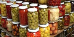 راز خوشمزگی ترشی مخلوط زرد رنگ و علت ریختن شکر در ترشی