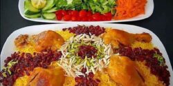زرشک پلو یکی از غذاهای مشهور و خوشمزه ایرانی است که برای مهمانی‌ها و مجالس