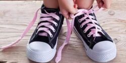 مدل بستن کفش کتونی و اسپرت به روش های ساده
