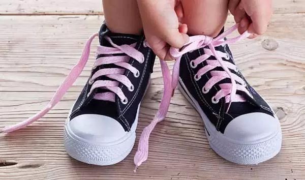 مدل بستن کفش کتونی و اسپرت به روش های ساده