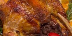 راز خوشمزگی مرغ شکم پر مجلسی و نکات مهم در تهیه مرغ شکم پر در فر