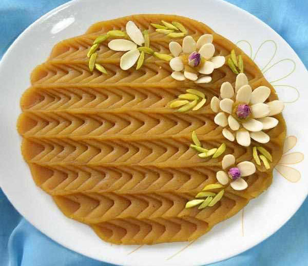 مدل حلوا تزیین شده مجلسی با طرح ساده و جذاب