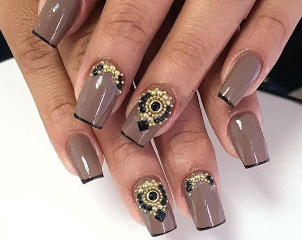 مدل طراحی ناخن شیک و ساده مناسب خانم های خوش سلیقه
