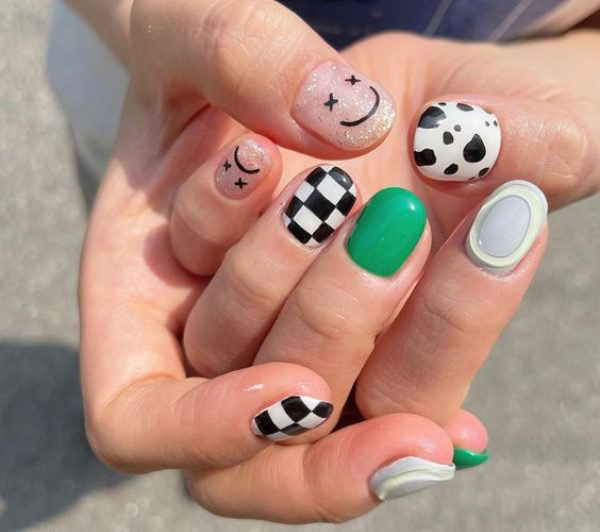 مدل طراحی ناخن شیک و ساده مناسب خانم های خوش سلیقه