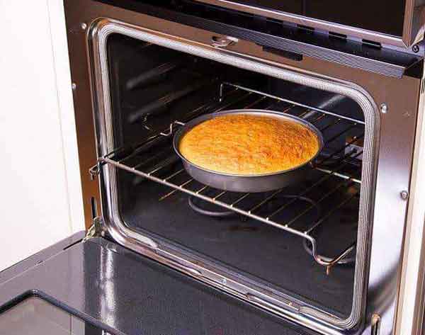 درست کردن کیک در اون توستر تنظیم فر برقی برای پخت کیک کیک در فر طرز تهیه کیک ساده علت خوابیدن پف کیک در فر ایا برای پخت کیک المنت بالا یا پایین کیک اسفنجی دستور کیک فوق العاده خوشمزه