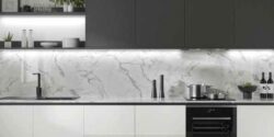 مدل آشپزخانه بدون اپن جدید با دکوراسیونی لاکچری و کابینت های شیک