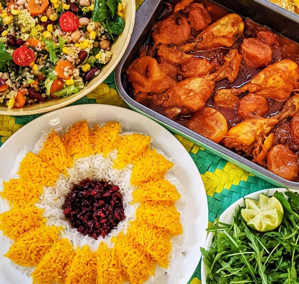 تزیین برنج با زعفران و زرشک به صورت قالبی زیبا و متفاوت