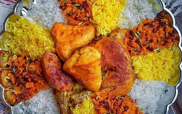 تزیین برنج با زعفران و زرشک به صورت قالبی زیبا و متفاوت