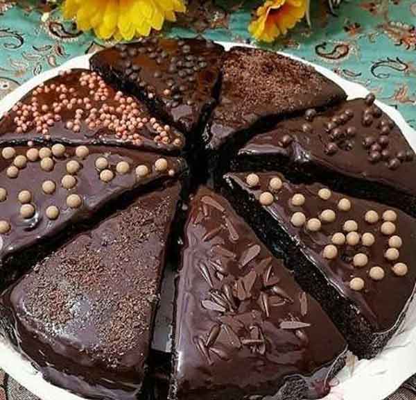 تزیین کیک برای تولد و جشن ها با ایده های جذاب و ساده