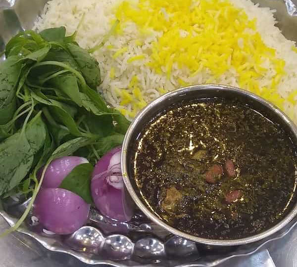 تزیین قورمه سبزی مجلسی ساده با ایده های زیبا و جذاب