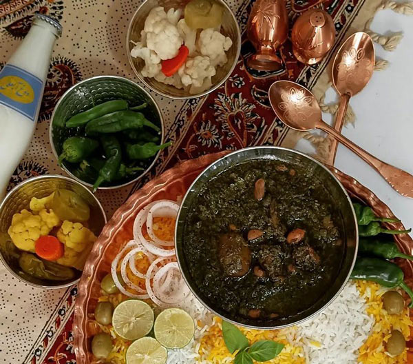 تزیین قورمه سبزی مجلسی ساده با ایده های زیبا و جذاب