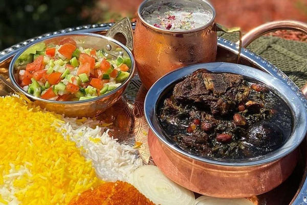 تزیین قورمه سبزی مجلسی ساده با ایده های زیبا و جذاب