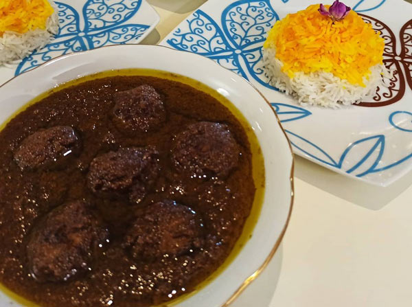 تزیین خورشت فسنجان مجلسی با گوشت قلقلی و گردو بسیار زیبا