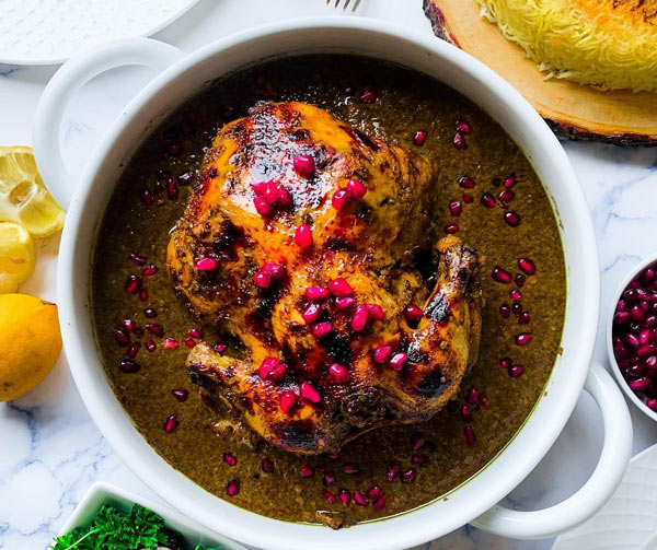 تزیین خورشت فسنجان مجلسی با گوشت قلقلی و گردو بسیار زیبا