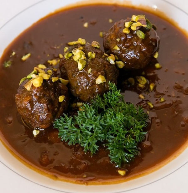 تزیین خورشت فسنجان مجلسی با گوشت قلقلی و گردو بسیار زیبا