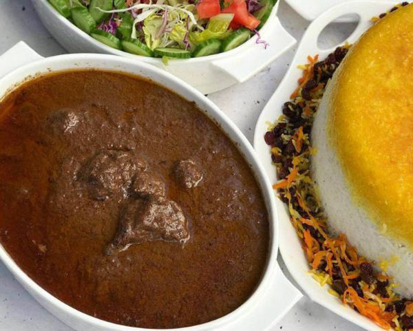 تزیین خورشت فسنجان مجلسی با گوشت قلقلی و گردو بسیار زیبا
