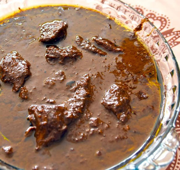 تزیین خورشت فسنجان مجلسی با گوشت قلقلی و گردو بسیار زیبا