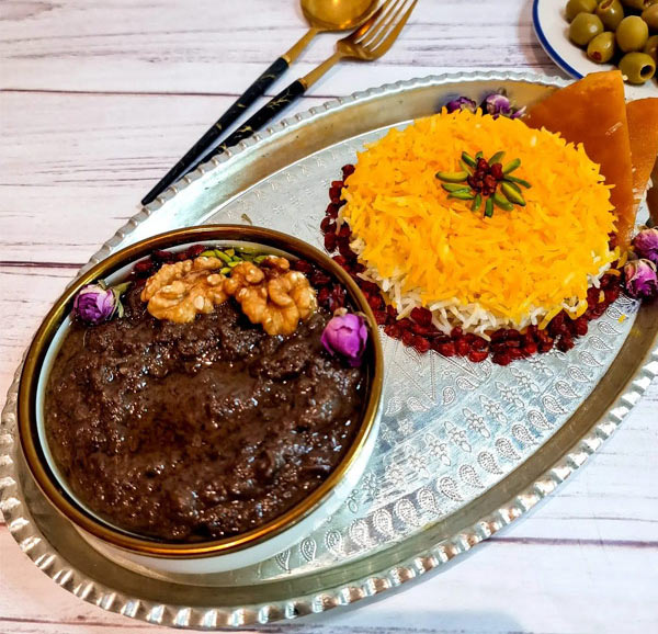 تزیین خورشت فسنجان مجلسی با گوشت قلقلی و گردو بسیار زیبا
