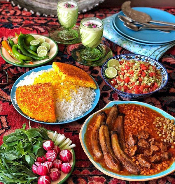 تزیین خورشت قیمه مجلسی با سیب زمینی و بادمجان