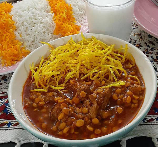 تزیین خورشت قیمه مجلسی با سیب زمینی و بادمجان