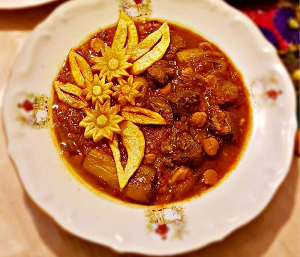 تزیین خورشت قیمه مجلسی با سیب زمینی و بادمجان