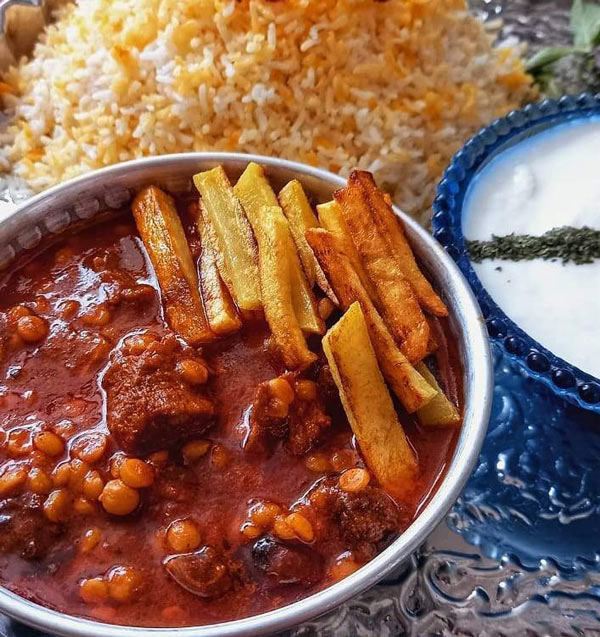 تزیین خورشت قیمه مجلسی با سیب زمینی و بادمجان