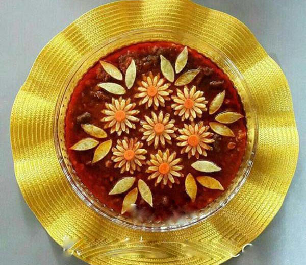 تزیین خورشت قیمه مجلسی با سیب زمینی و بادمجان