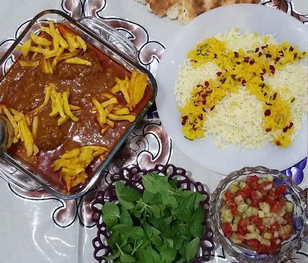 تزیین خورشت قیمه مجلسی با سیب زمینی و بادمجان