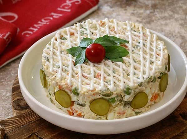 تزیین روی سالاد الویه برای جشن و مهمانی با ایده های زیبا