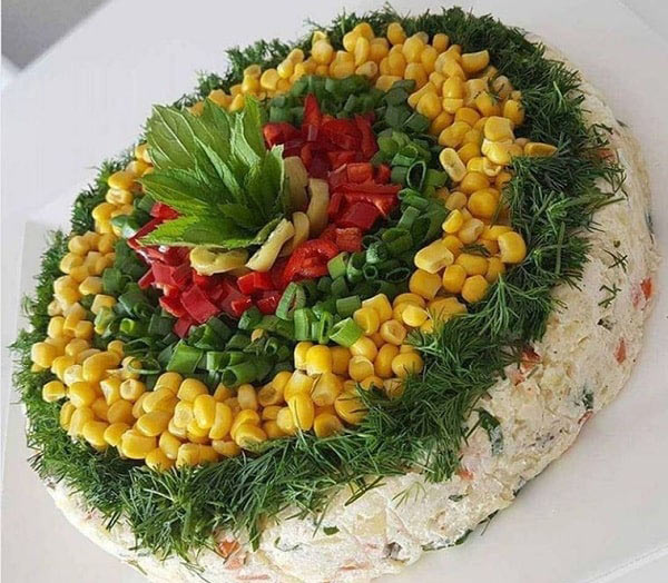 تزیین روی سالاد الویه برای جشن و مهمانی با ایده های زیبا