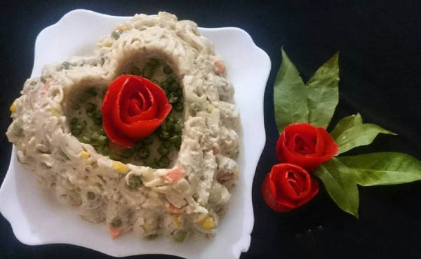 تزیین روی سالاد الویه برای جشن و مهمانی با ایده های زیبا