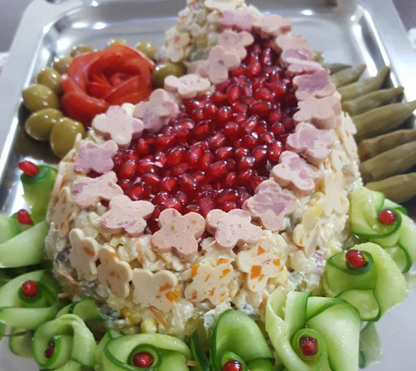 تزیین روی سالاد الویه برای جشن و مهمانی با ایده های زیبا