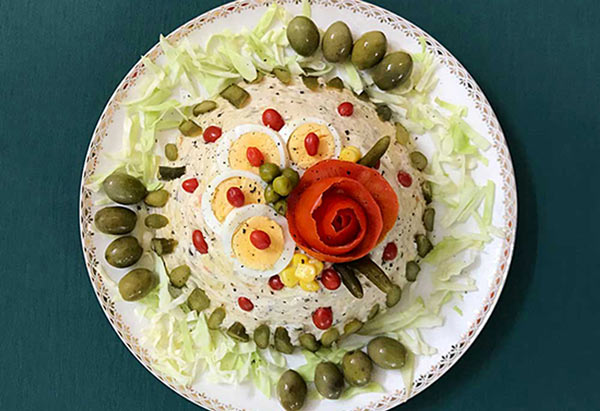 تزیین روی سالاد الویه برای جشن و مهمانی با ایده های زیبا