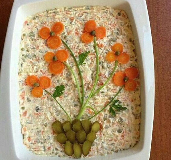تزیین روی سالاد الویه برای جشن و مهمانی با ایده های زیبا