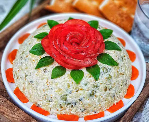 تزیین روی سالاد الویه برای جشن و مهمانی با ایده های زیبا
