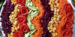 تزیین سالاد کاهو با خیار و گوجه بسیار زیبا با ایده های متنوع