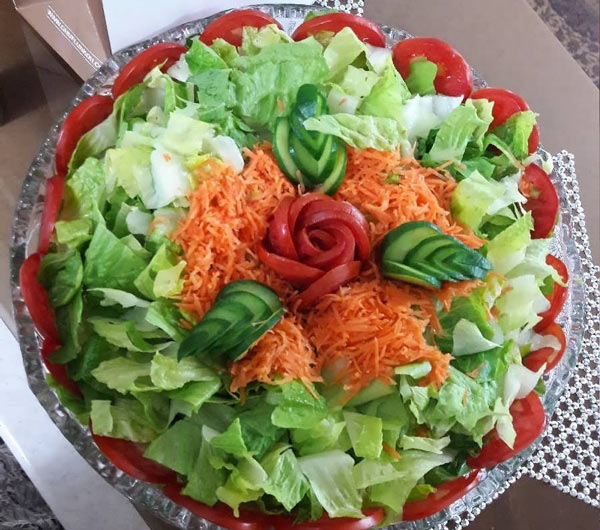 تزیین سالاد کاهو با خیار و گوجه بسیار زیبا با ایده های متنوع