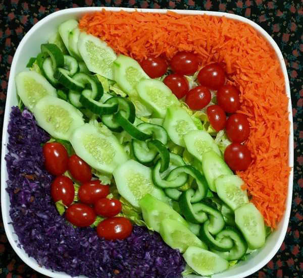 تزیین سالاد کاهو با خیار و گوجه بسیار زیبا با ایده های متنوع