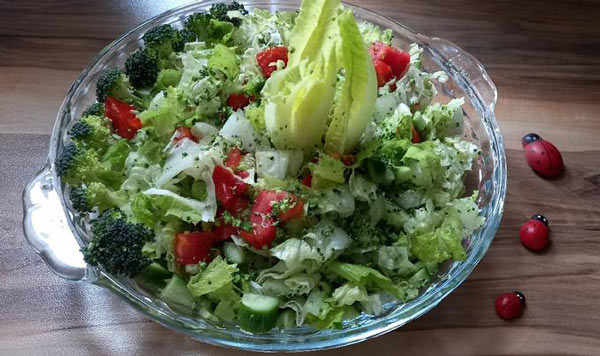 تزیین سالاد کاهو با خیار و گوجه بسیار زیبا با ایده های متنوع