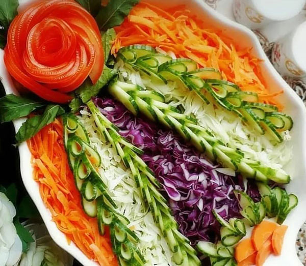 تزیین سالاد کاهو با خیار و گوجه بسیار زیبا با ایده های متنوع