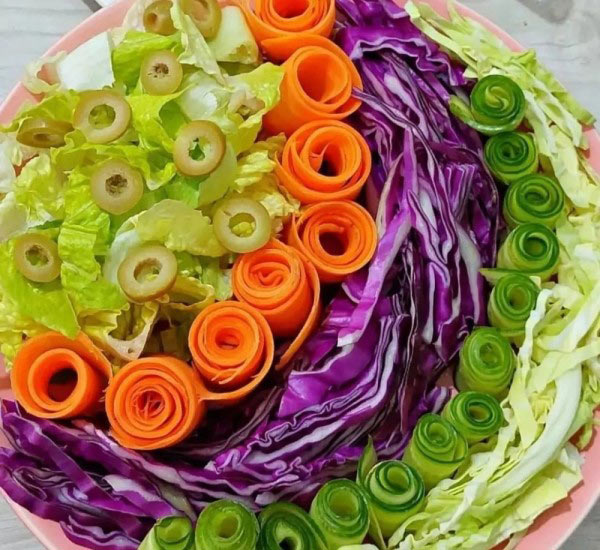 تزیین سالاد کاهو با خیار و گوجه بسیار زیبا با ایده های متنوع