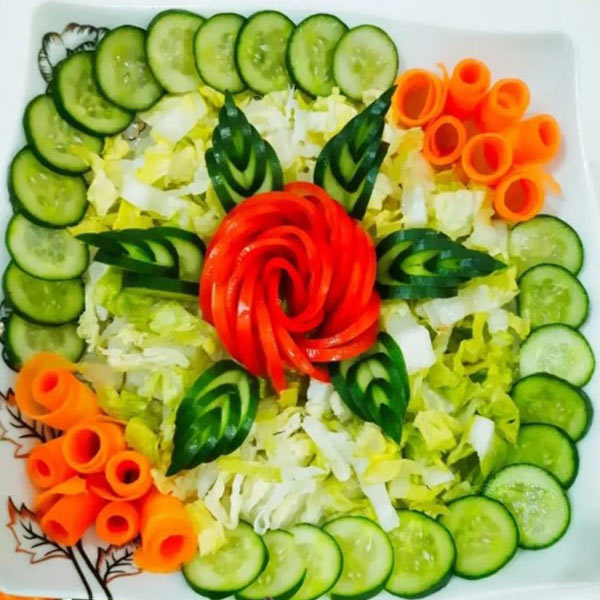 تزیین سالاد کاهو با خیار و گوجه بسیار زیبا با ایده های متنوع