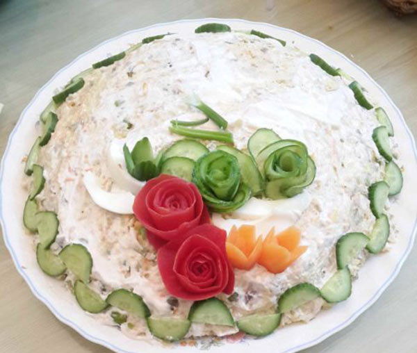 تزیین سالاد الویه با ایده های زیبا برای جشن و مهمانی ها