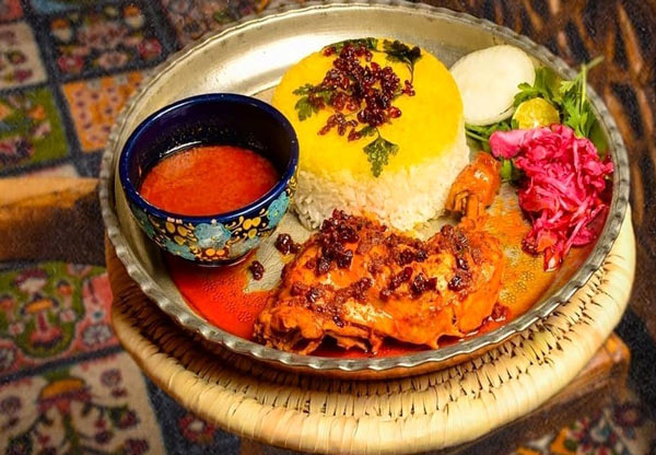 تزیین زرشک پلو با مرغ مجلسی برای سفره های ایرانی با ایده های ساده