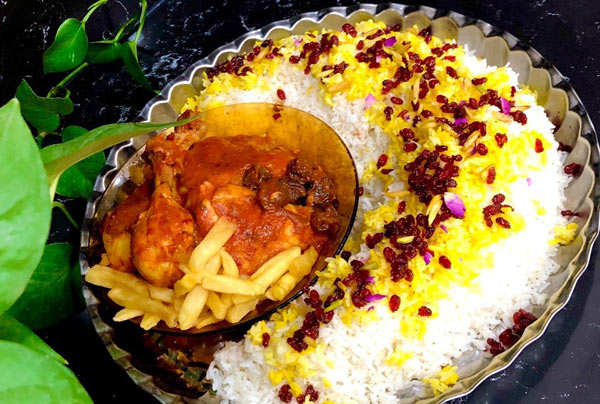 تزیین زرشک پلو با مرغ مجلسی برای سفره های ایرانی با ایده های ساده