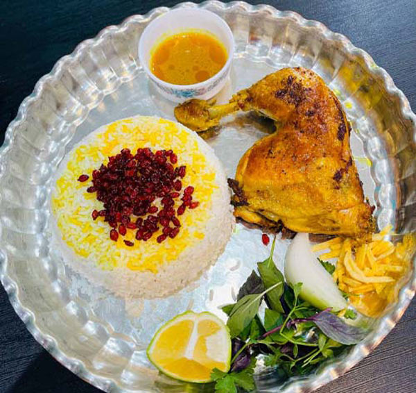 تزیین زرشک پلو با مرغ مجلسی برای سفره های ایرانی با ایده های ساده