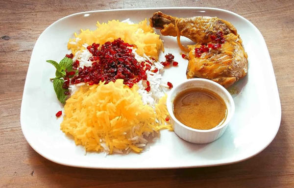 تزیین زرشک پلو با مرغ مجلسی برای سفره های ایرانی با ایده های ساده