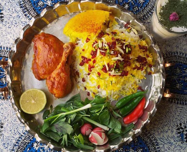 تزیین زرشک پلو با مرغ مجلسی برای سفره های ایرانی با ایده های ساده